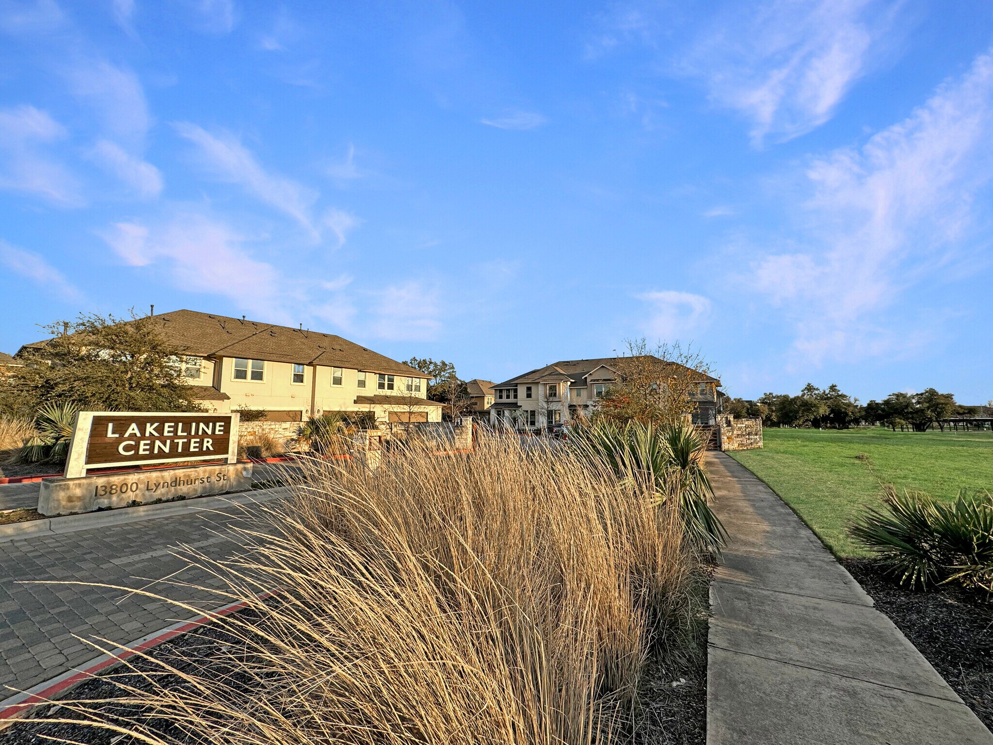 Building Photo - 13800 Lyndhurst St