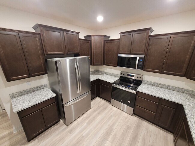 Building Photo - The Grove at Neill's Pointe