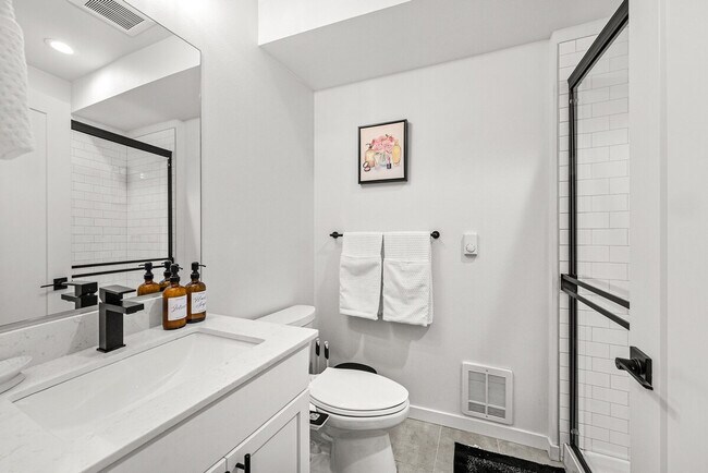 Building Photo - 5201 Brooklyn Ave NE