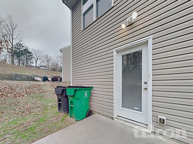 Building Photo - 4600 Montelena Dr