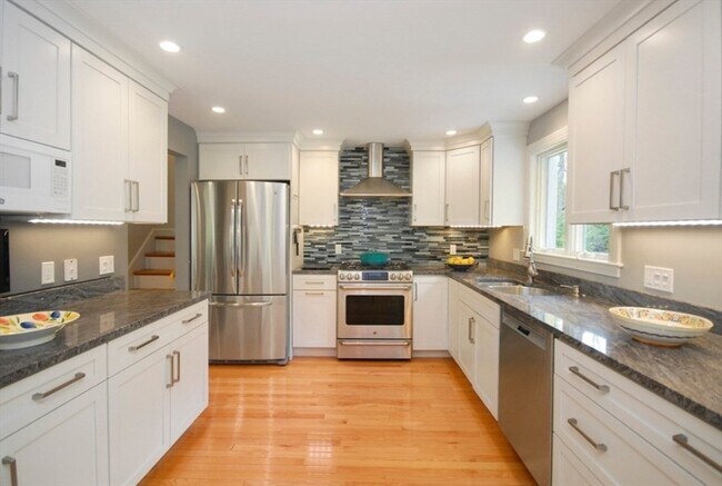 Building Photo - 15 Sunnyside Ln