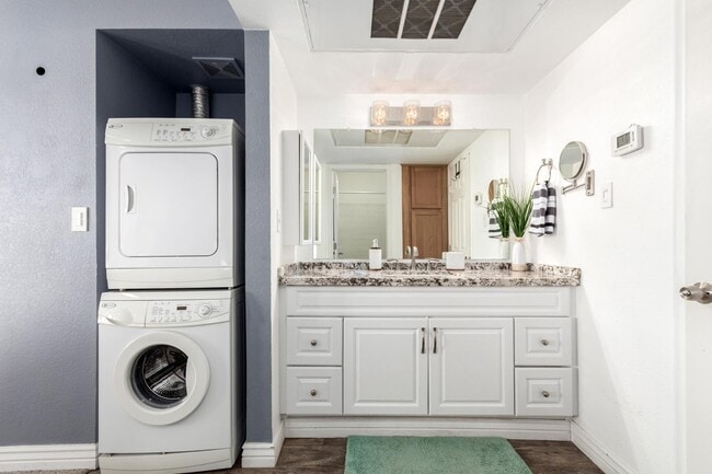 Building Photo - 5995 N 78th St