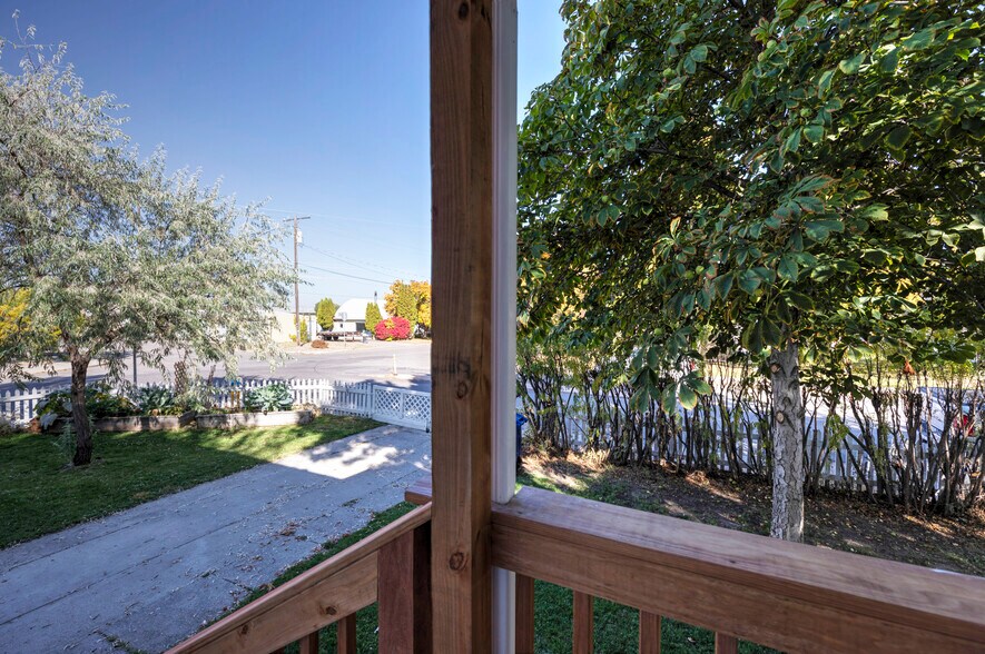 Building Photo - 1847 W Sussex Ave