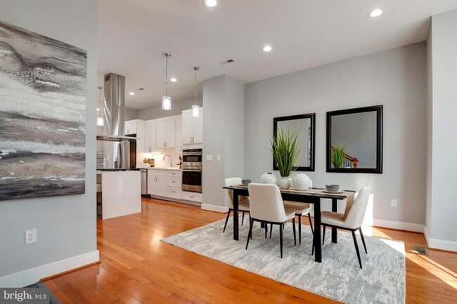 Dining - 937 R St NW