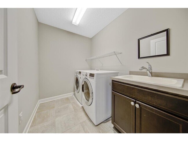 Building Photo - 19220 Bridle Path