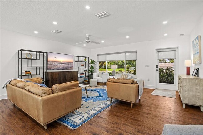 Building Photo - 2587 Ringling Blvd