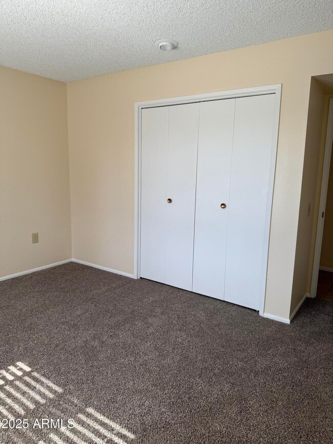 Building Photo - 9338 W Glen Oaks Cir N