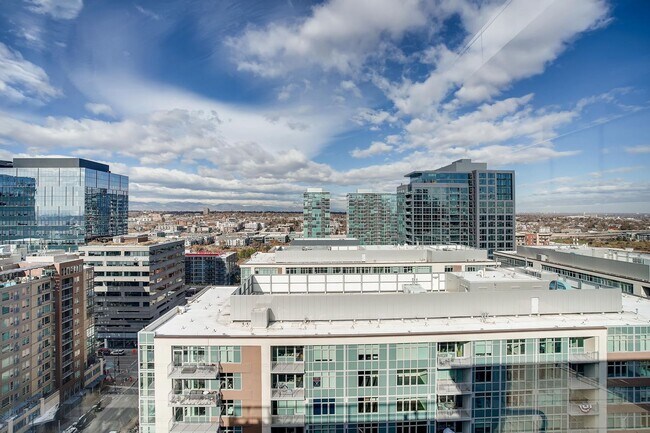 Building Photo - Northwest Facing 1 bedroom, 1 bathroom Con...