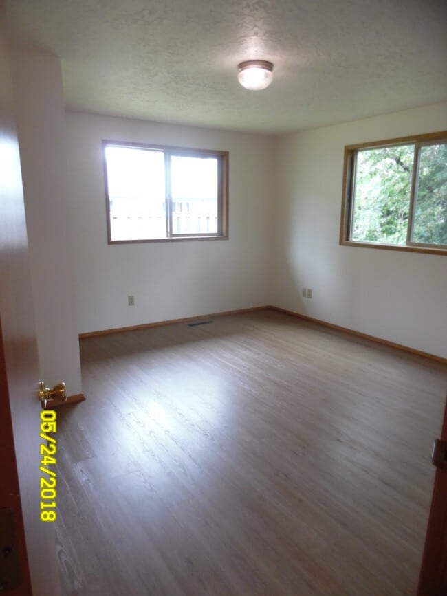 Building Photo - 745 SE Alethea Way