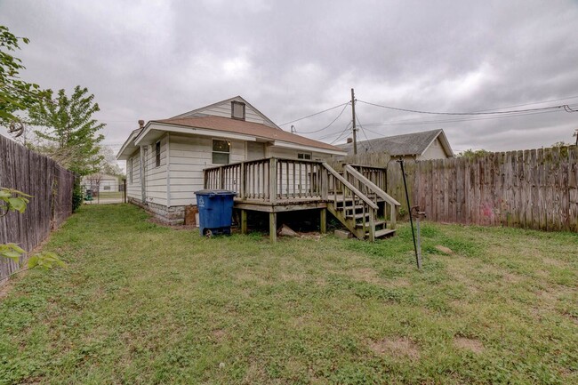 Building Photo - S 55th West Ave Duplex
