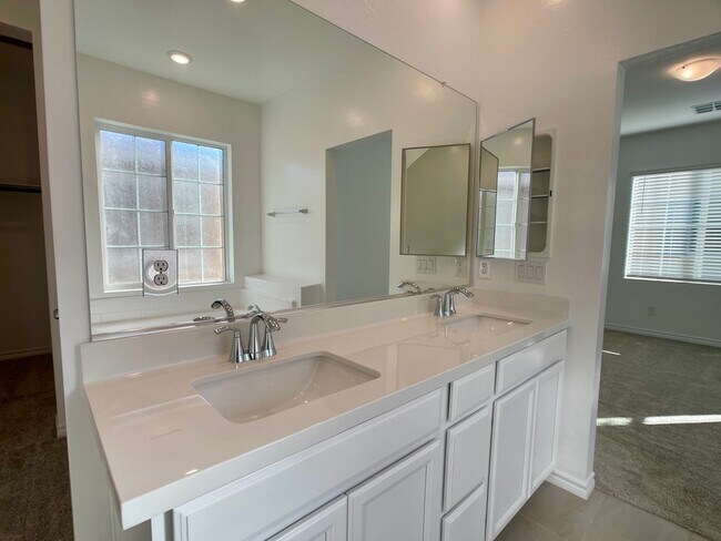 Building Photo - LOVELY TOWNHOUSE FOR RENT - GATED 3 BED 3 ...