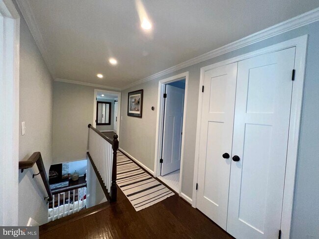 Building Photo - 909 St Stephens Rd