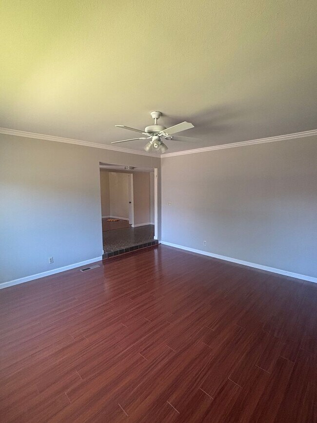 Building Photo - Lovely 3-Bedroom, 2-Bath Home in Desirable...
