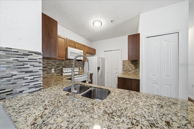 Building Photo - 6141 Metrowest Blvd