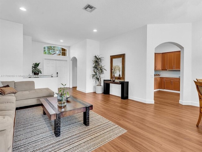 Building Photo - 754 Sunflower Cir