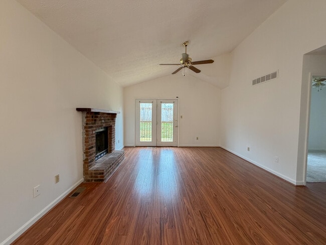 Building Photo - 352 Chase Pl