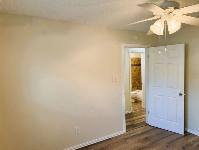 Building Photo - Awesome Freshly Renovated Arlington Home