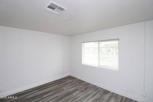 Building Photo - 312 N Hartford St