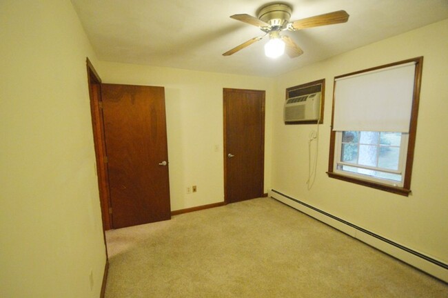 Building Photo - Holden: 2 Bed 1 Bath, Heat & Hot Water Inc...