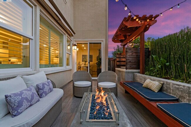 Building Photo - 318 Paradiso Ct