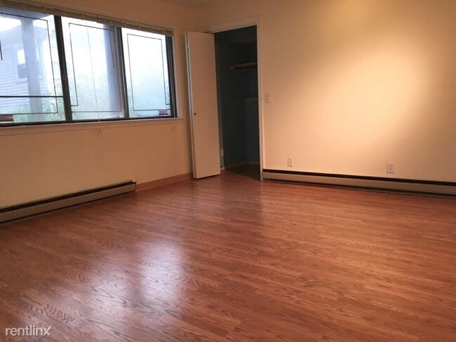 Building Photo - 202 Soundview Ave