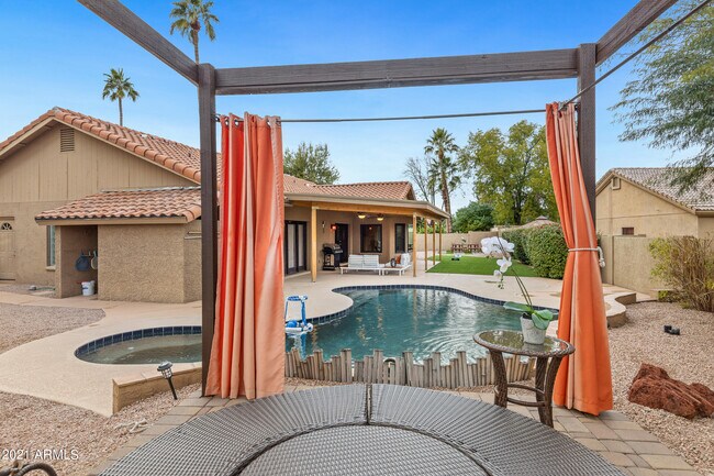 Building Photo - 5735 E Campo Bello Dr