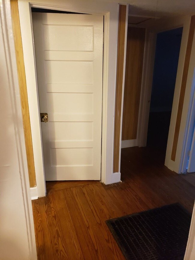 Building Photo - 3 br, 2 bath House - 1508 East 11th Street