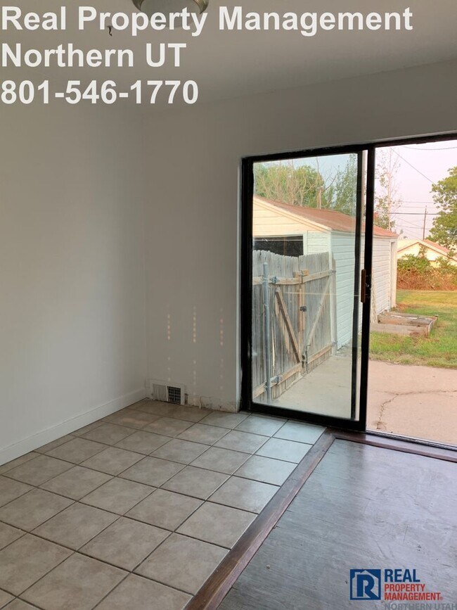Building Photo - 4 Bedroom 2 Bath Ogden Home Available Now!