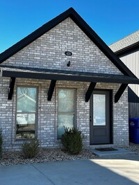 Building Photo - Very New 1 Bedroom 1 Bathroom Town Home AV...