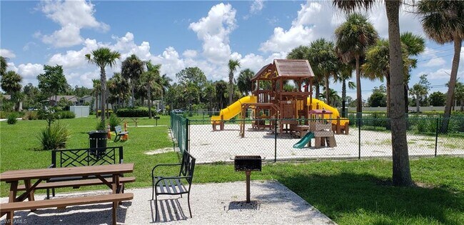 Building Photo - 194 Santa Clara Dr