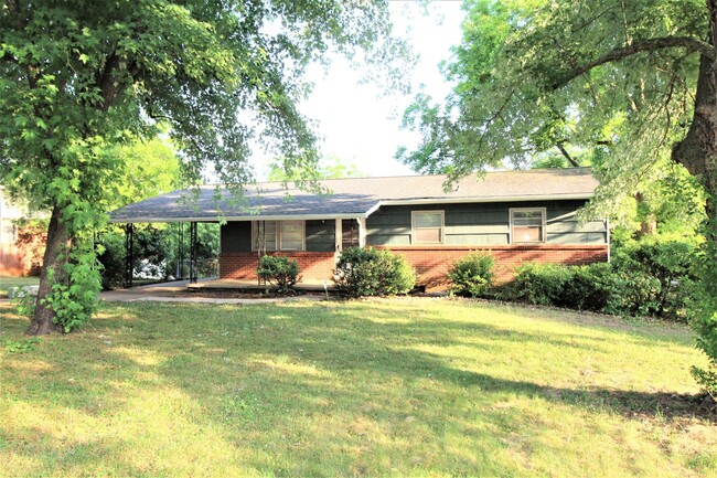 Primary Photo - 3 Bedroom Ranch in Shelby