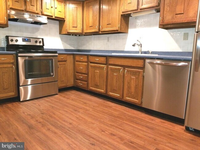 Building Photo - 1411 Forest Ln