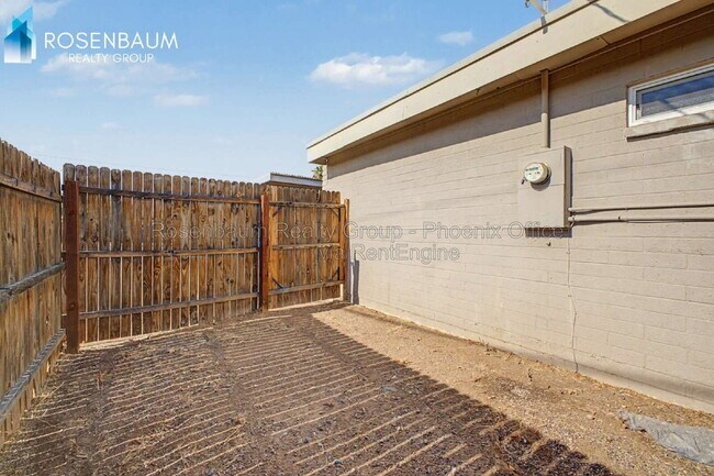 Building Photo - 1925 W Village Dr