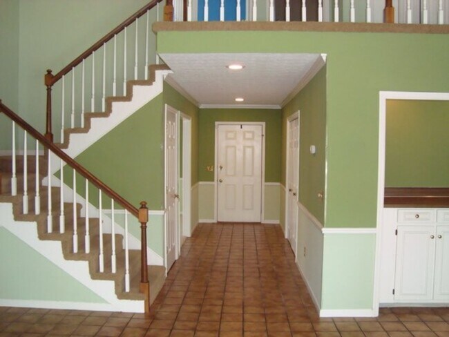 Building Photo - 4 Bedroom 2.5 Bath Home available to rent!