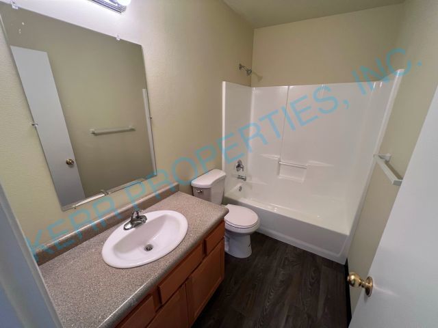 Building Photo - 919 SE 44th Ave