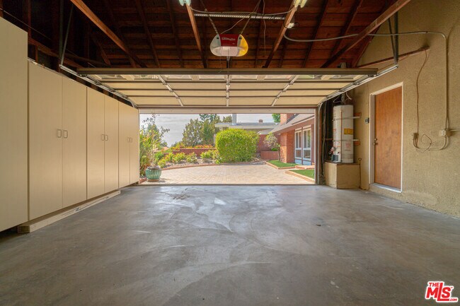 Building Photo - 4220 Towhee Dr
