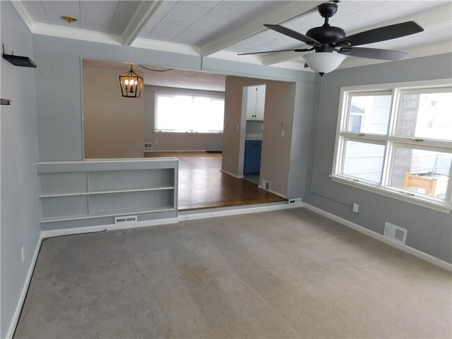 Building Photo - 32 Crystal Spring Ln