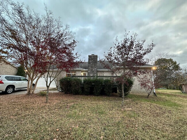 Building Photo - For Lease - 3 Beds, 2 Baths, 2000 SqFt hom...