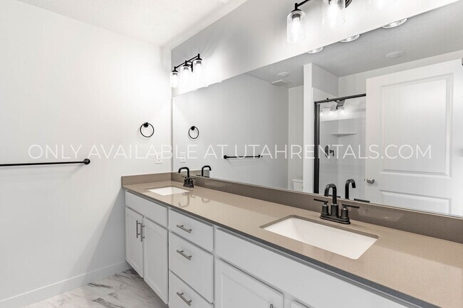 Building Photo - 1786 180 E