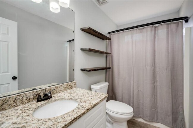 Building Photo - 4642 La Ct