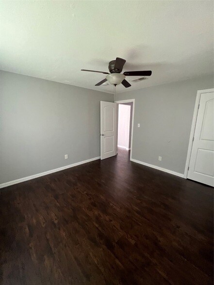 Building Photo - 2110 14th Ave N