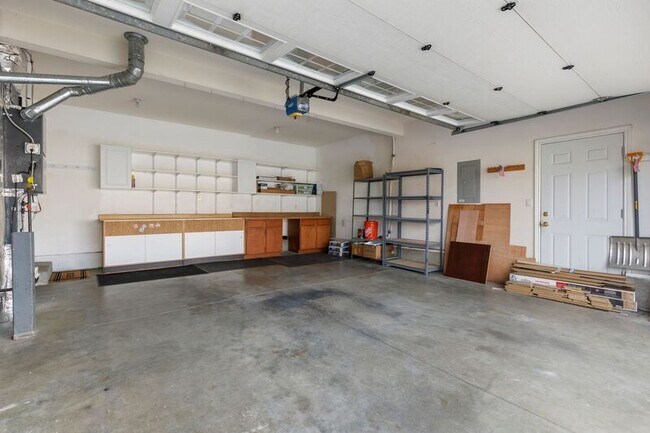 Building Photo - 700 SW 27th Way