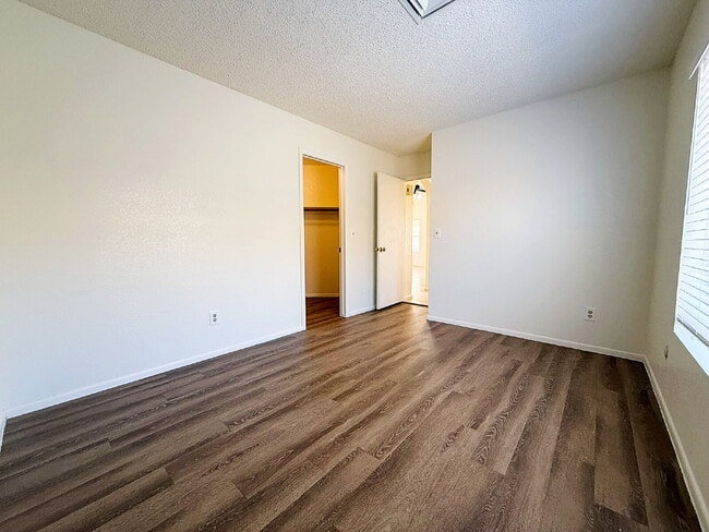 Building Photo - Golf Course Backyard! Updated 3-Bed Home i...