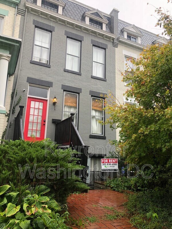 Building Photo - 1351 A St NE