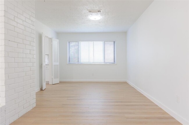Building Photo - 8311 Quail Burg Ln