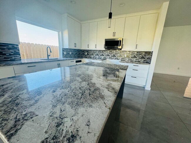 Building Photo - 420 Placido Dr