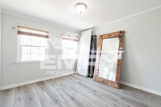 Building Photo - MOVE IN READY 2 BEDROOM 1 BATHROOM HOME IN LYNWOOD CA 90262