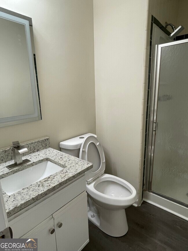 Building Photo - 1530 Pin Oak Ln SE