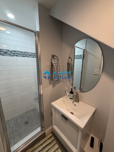 Bathroom 1 - 475 Massachusetts Ave