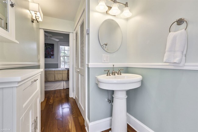 Building Photo - 2 br, 1.5 bath  - Lazy Gecko